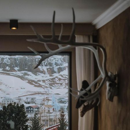 Botnahlid Villa, Mountain And Town Views And Outdoor Sauna Seythisfjorthur Exterior photo
