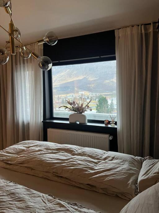 Botnahlid Villa, Mountain And Town Views And Outdoor Sauna Seythisfjorthur Exterior photo