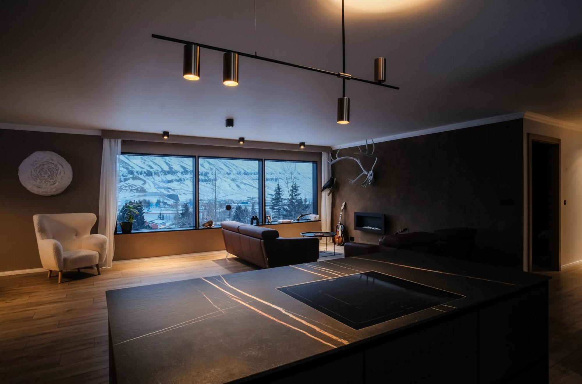 Botnahlid Villa, Mountain And Town Views And Outdoor Sauna Seythisfjorthur Exterior photo