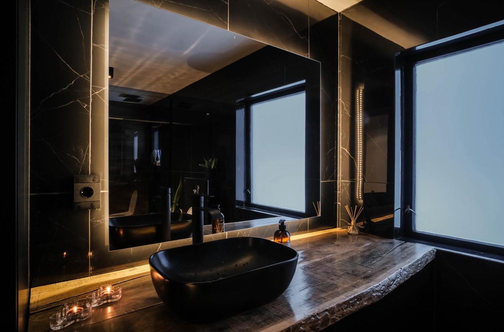 Botnahlid Villa, Mountain And Town Views And Outdoor Sauna Seythisfjorthur Exterior photo